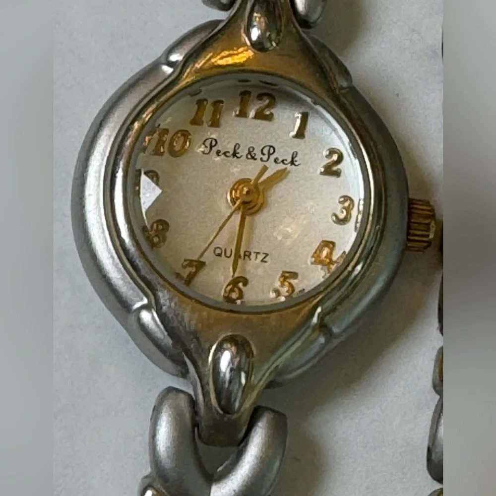 Vintage Peck & Peck Ladies Gold & Silver Tone Watch & Bracelet Set PCP4249